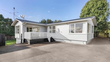 32 Bodi Place, Te Atatu South, Auckland - Carousel 1