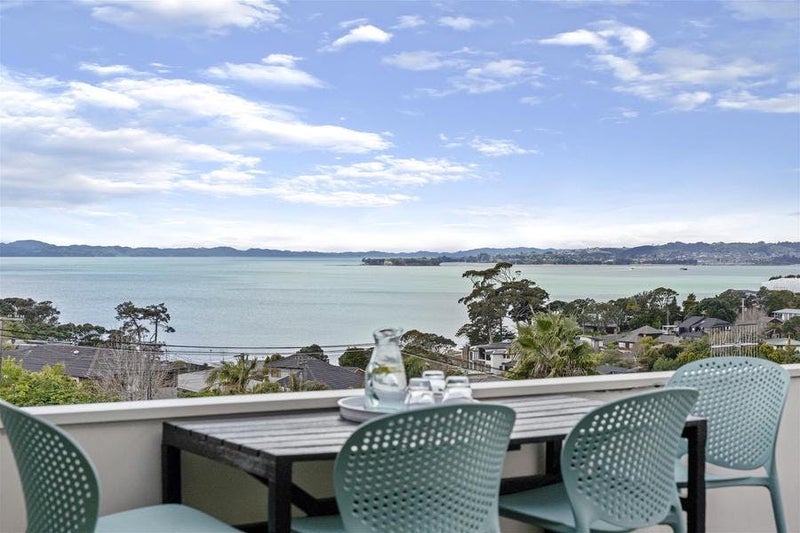 2/5 Colmar Road, Mellons Bay, Auckland - Carousel 1