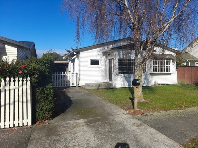 8 Argyle Avenue, Takaro, Palmerston North - Carousel 2