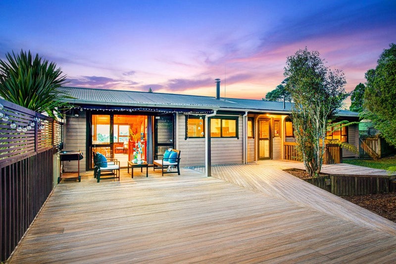 98 Daffodil Street, Titirangi, Auckland - Carousel 2