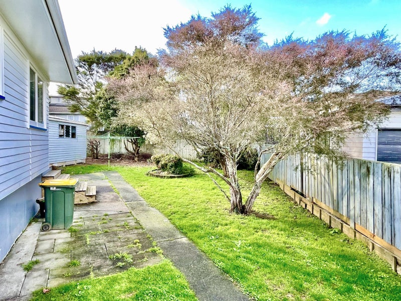 29 Helleur Road, Massey, Auckland - Carousel 2