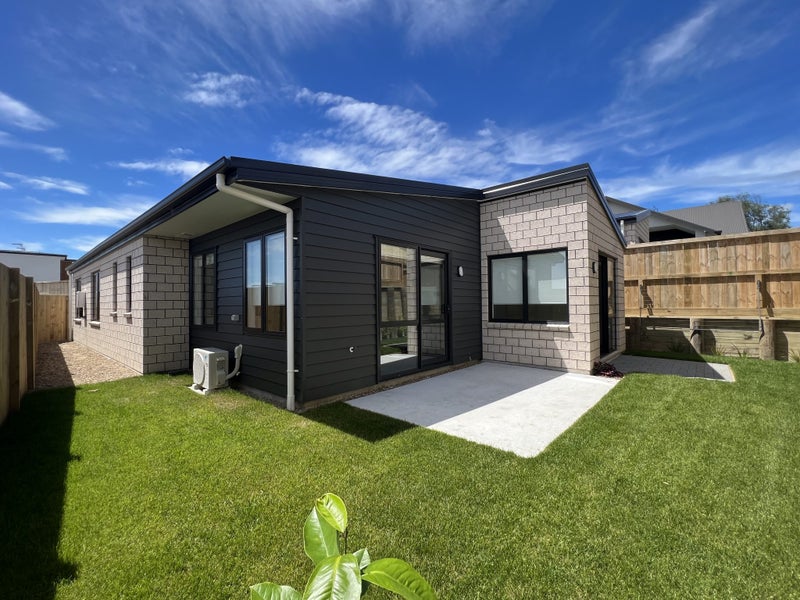 27 Crest Rise, Flagstaff, Hamilton - Carousel 11