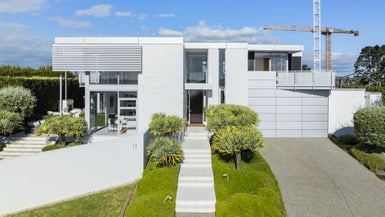 11 Icarus Place, Half Moon Bay, Auckland - Carousel 1