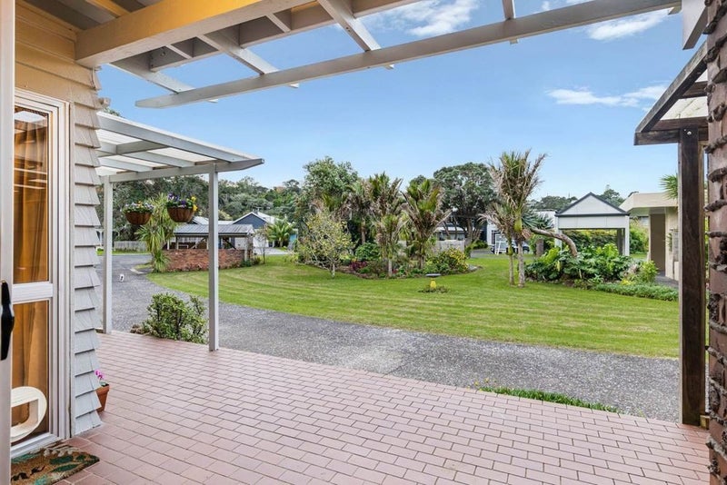 2/4 Arkles Strand, Arkles Bay, Whangaparaoa - Carousel 2