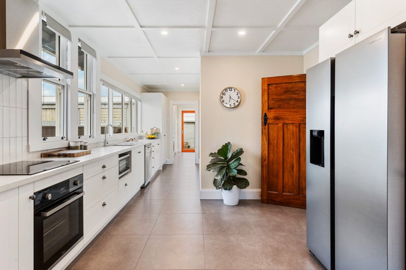 700 Queen Street West, Saint Leonards, Hastings - Carousel 2