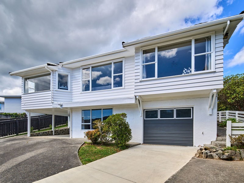 37 Pembroke Street, Tawa, Wellington - Carousel 1
