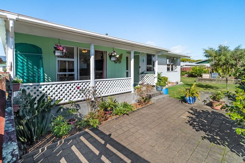 11 Dakota Grove, Totara Park, Upper Hutt - Carousel 2