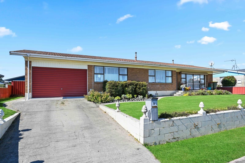 8 Sandalwood Drive, Dinsdale, Hamilton - Carousel 1