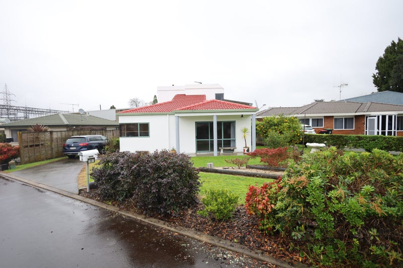 10 Racecourse Way, Gate Pa, Tauranga - Carousel 1