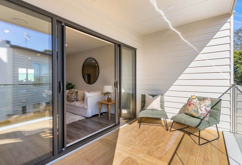 121C Sycamore Drive, Sunnynook, Auckland - Carousel 2