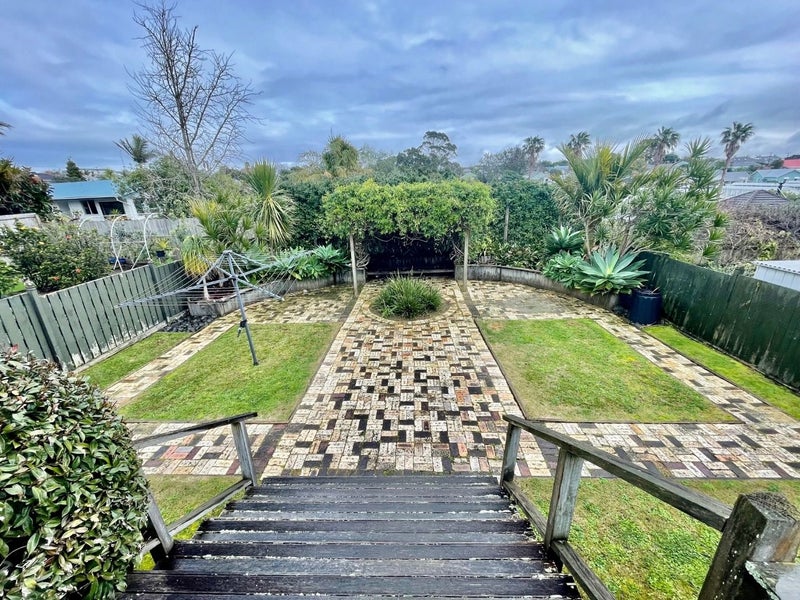 21 Kiwi Road, Stanley Point, Auckland - Carousel 10