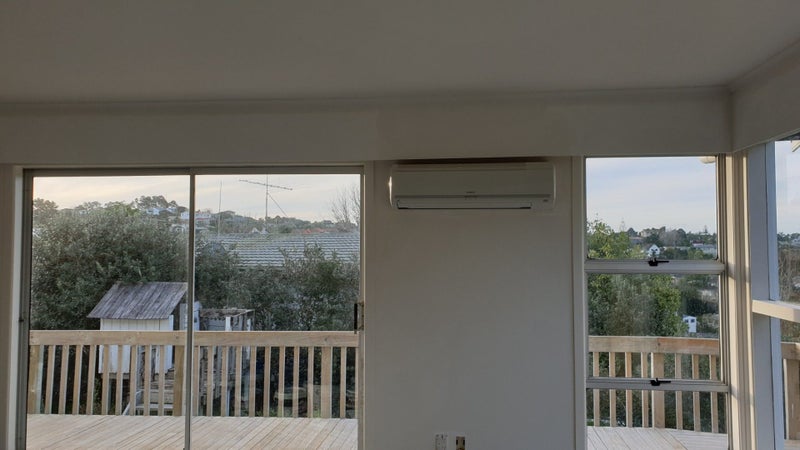 5 Nor'East Drive, Northcross, Auckland - Carousel 2