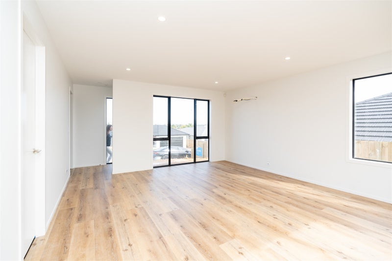 8 Maanihi Drive, Rototuna North, Hamilton - Carousel 2