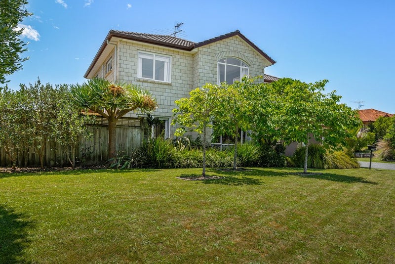 4 Mary Forgham Drive, Greenhithe, Auckland - Carousel 2