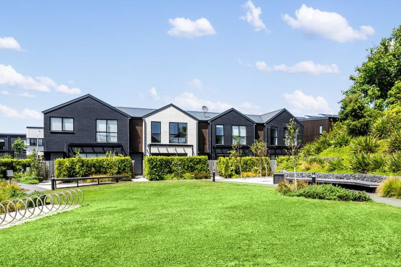 6 Kikorangi Lane, Mount Wellington, Auckland - Carousel 1