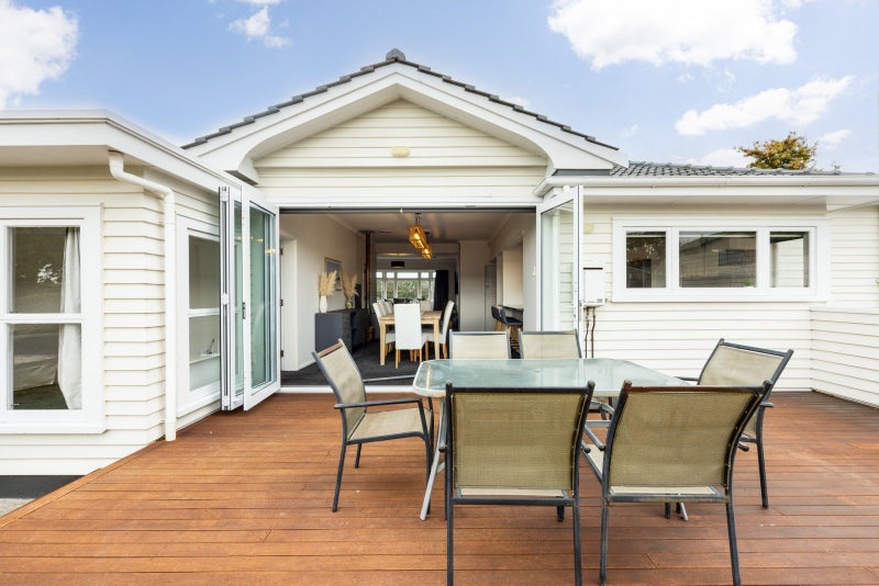 100 Frimley Avenue, Frimley, Hastings - Carousel 1