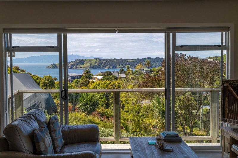 440 Sea View Road, Onetangi, Waiheke Island - Carousel 2