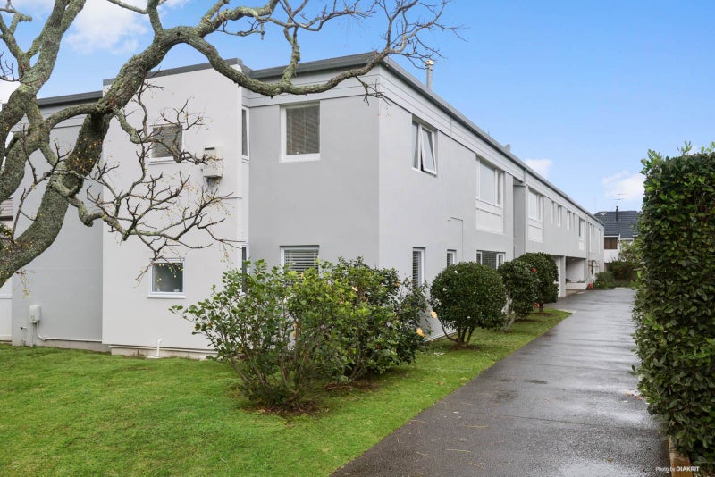 3/21 Saltburn Road, Milford, Auckland - Carousel 1