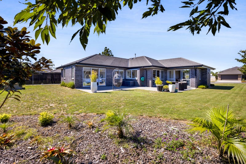13 Cooke Farm Grove, Waiwhakaiho, New Plymouth - Carousel 1
