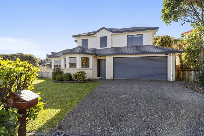 9 Kilkelly Close, Tawa, Wellington - Carousel 1