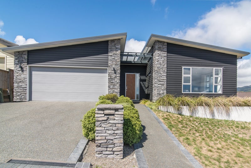 18 Frances Brown Avenue, Aotea, Porirua - Carousel 1