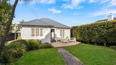 46 Alberta Street, Point Chevalier, Auckland - Carousel 1