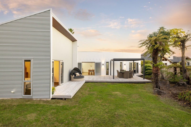 67 Keswick Crescent, Huntington, Hamilton - Carousel 2