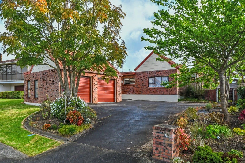 38 Rushgreen Avenue, Pahurehure, Papakura - Carousel 1