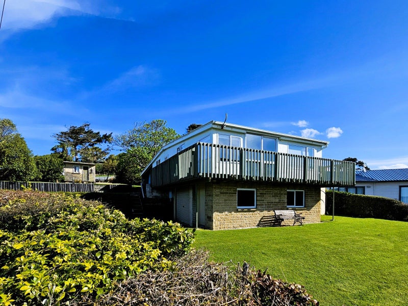 4 Poole Road, Ahuriri Flat, Kaka Point - Carousel 2