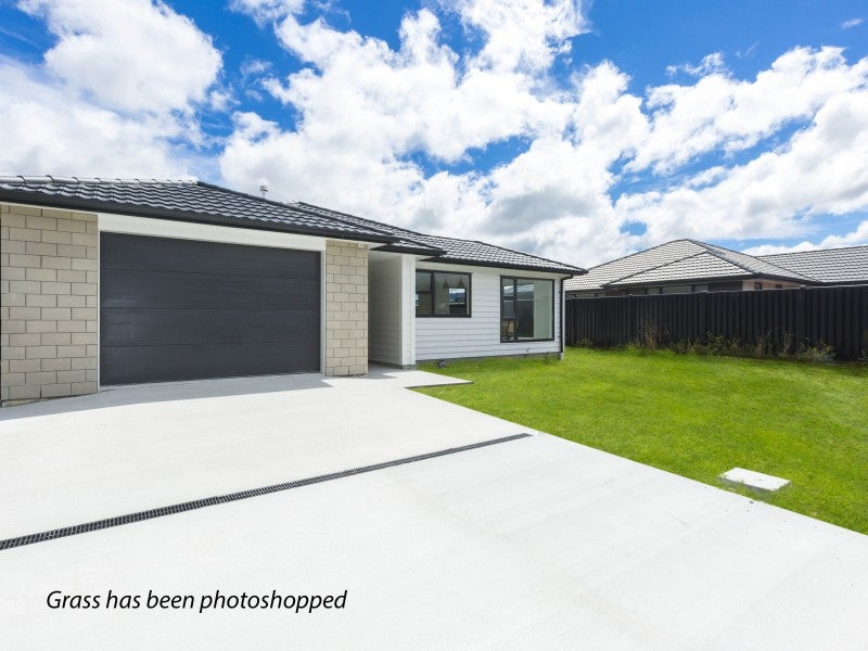 8 Passchendaele Grove, Trentham, Upper Hutt - Carousel 2