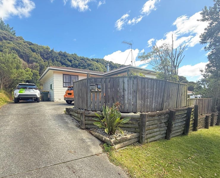 39 Omapere Street, Whitby, Porirua - Carousel 1