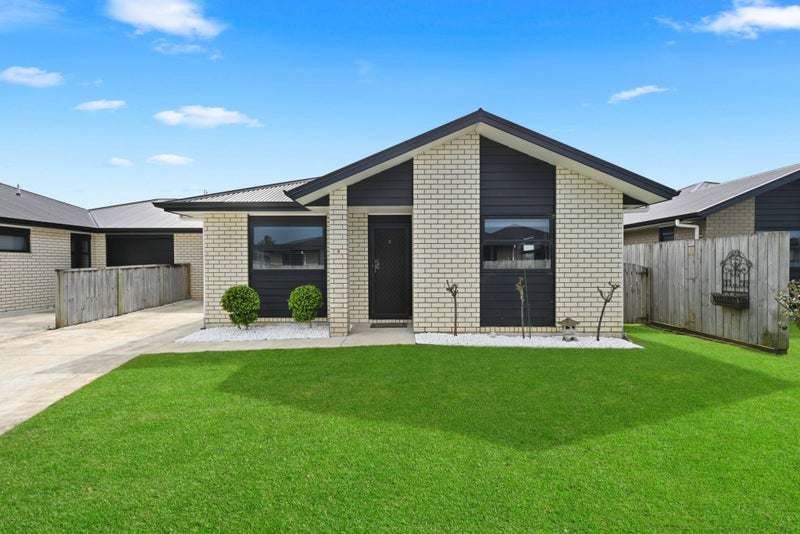 8/11 Errol Close, Burbush, Hamilton - Carousel 2