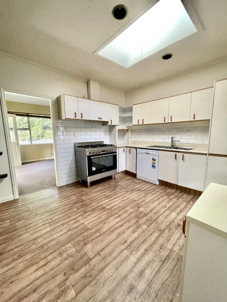 331 Waterloo Road, Waterloo, Lower Hutt - Carousel 1