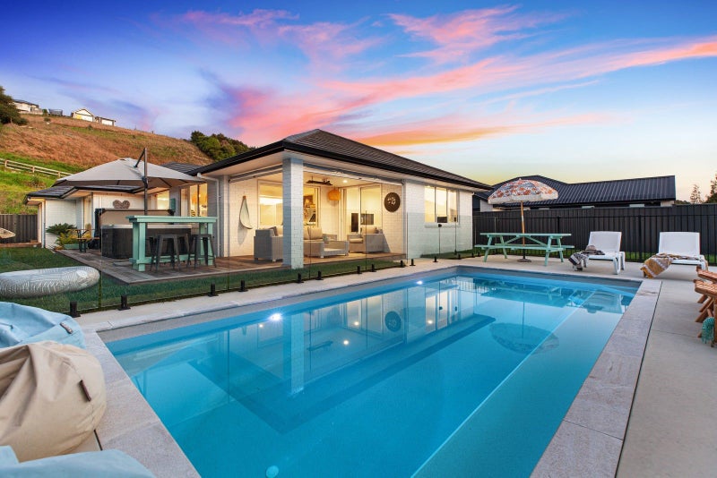 2 Glenvale Place, Pyes Pa, Tauranga - Carousel 1
