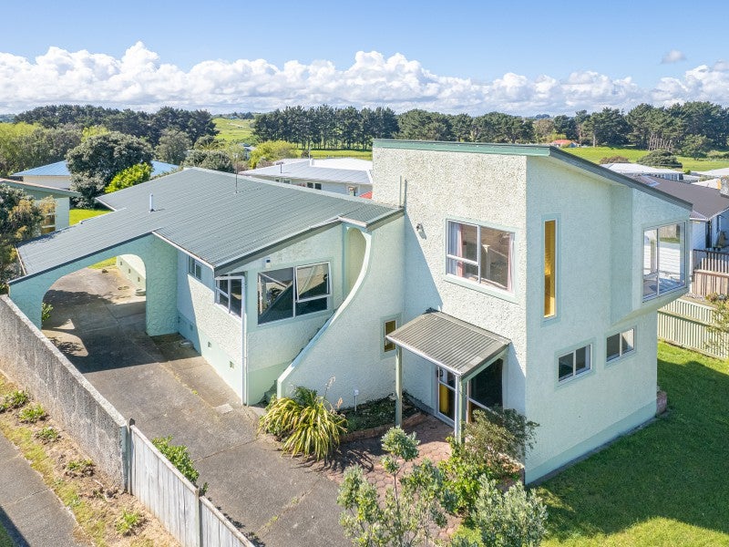 36 Lee Street, Castlecliff, Whanganui - Carousel 1