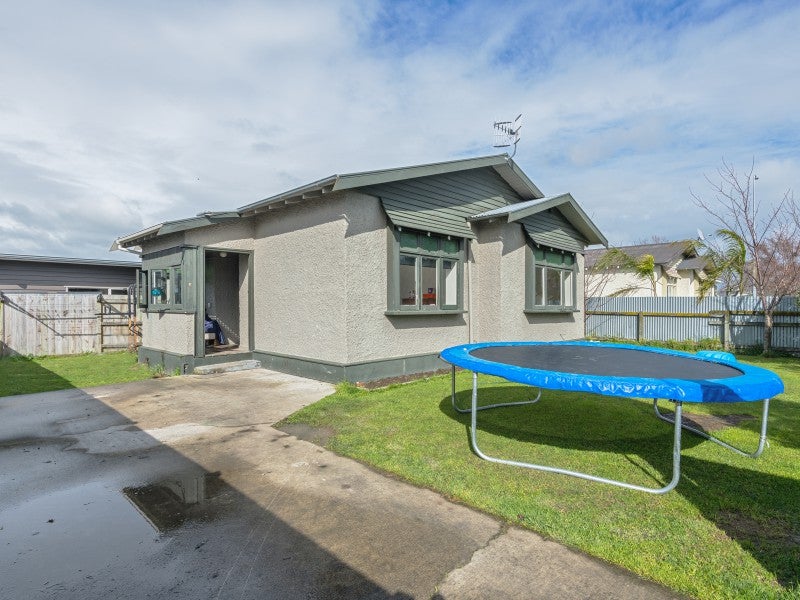 6 Chelwood Street, Takaro, Palmerston North - Carousel 1