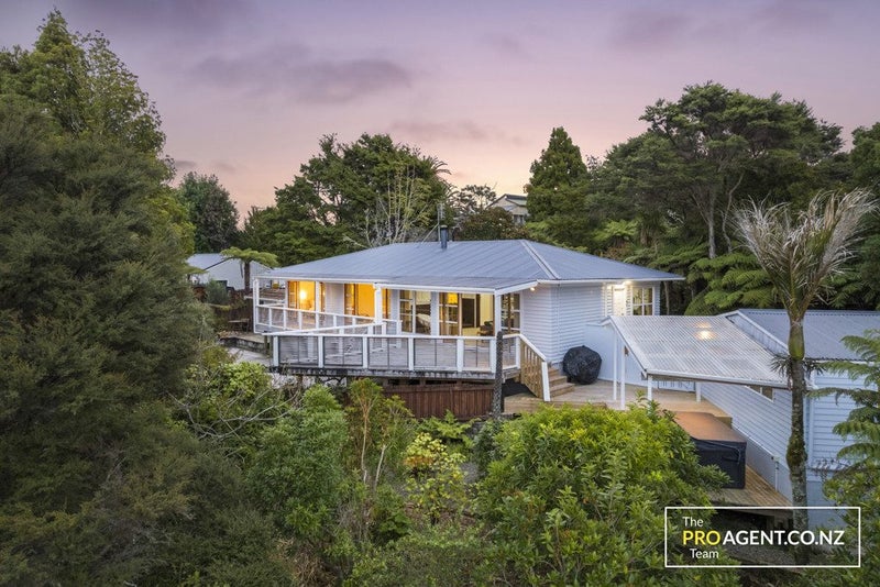 33 Lookout Drive, Laingholm, Auckland - Carousel 1