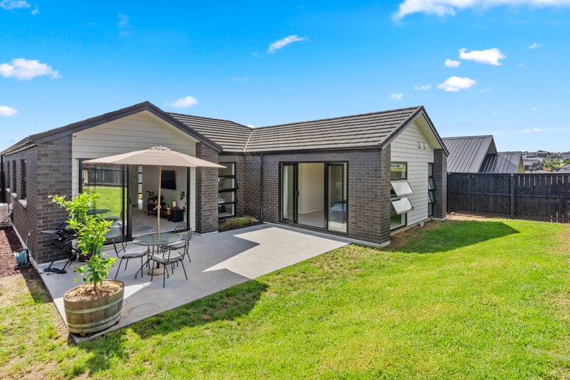 10 Routeburn Lane, Karaka, Papakura - Carousel 2