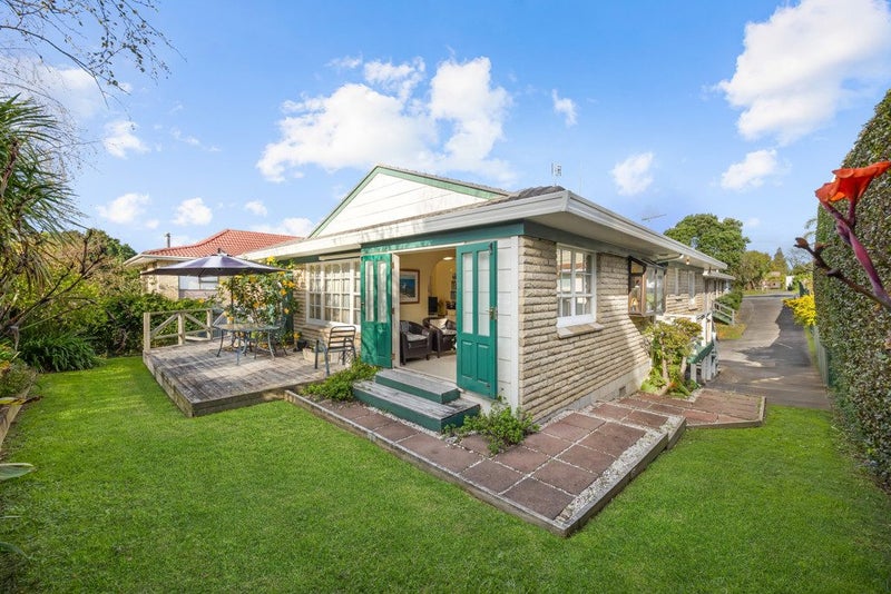 1/208 Pakuranga Road, Pakuranga Heights, Auckland - Carousel 1