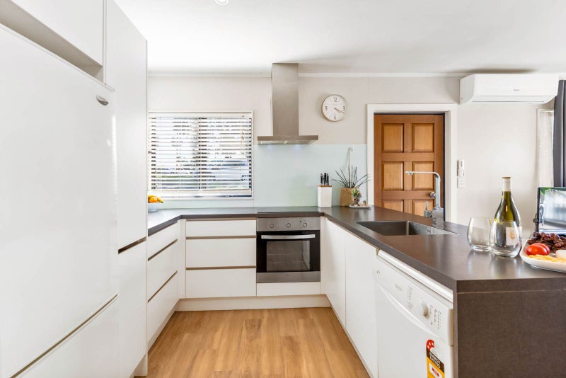 2/2 Chivalry Road, Glenfield, Auckland - Carousel 2