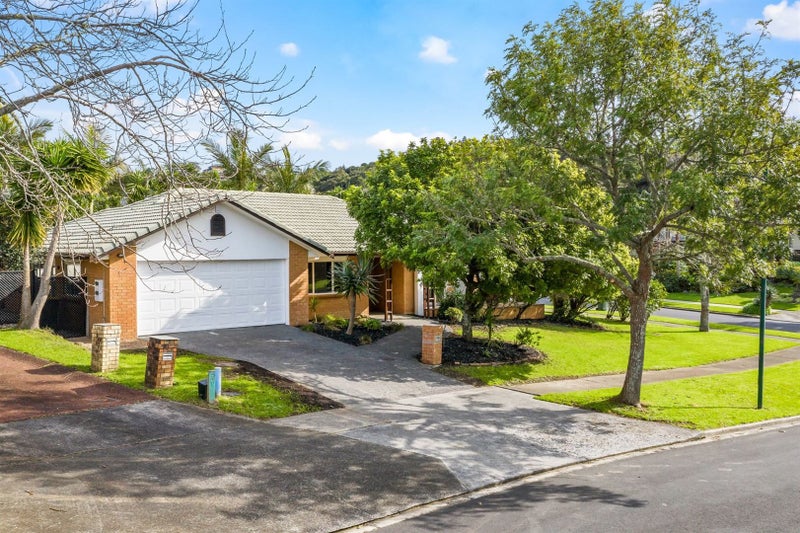 1 Phoebe Meikle Place, Torbay, Auckland - Carousel 1