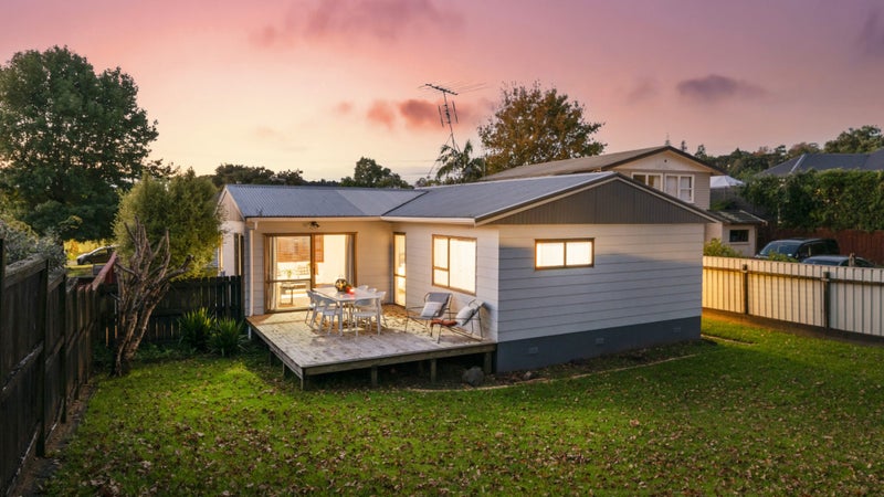 2/51 Eskdale Road, Birkdale, Auckland - Carousel 1