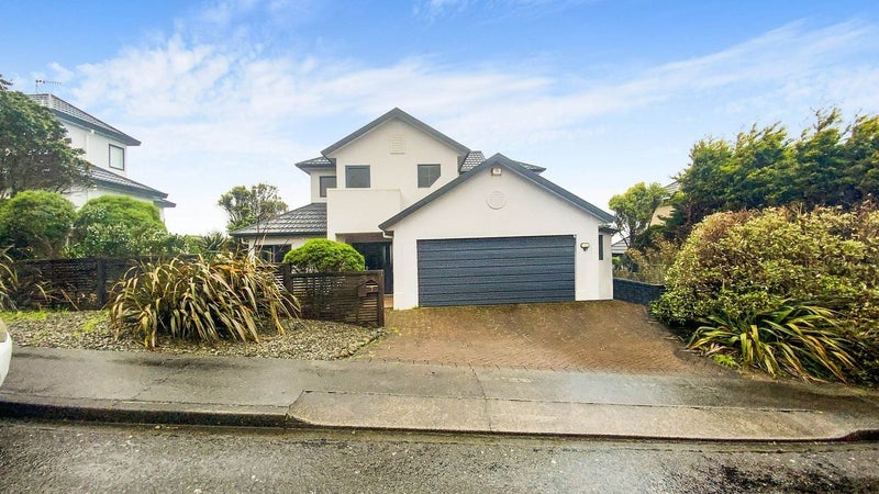 7 Bennett Grove, Newlands, Wellington - Carousel 1