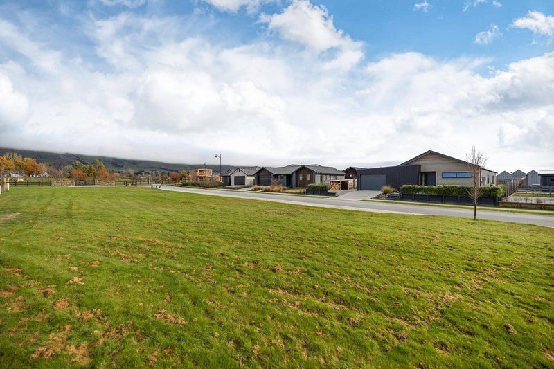 5 Peterculter Drive, WANAKA - Carousel 25