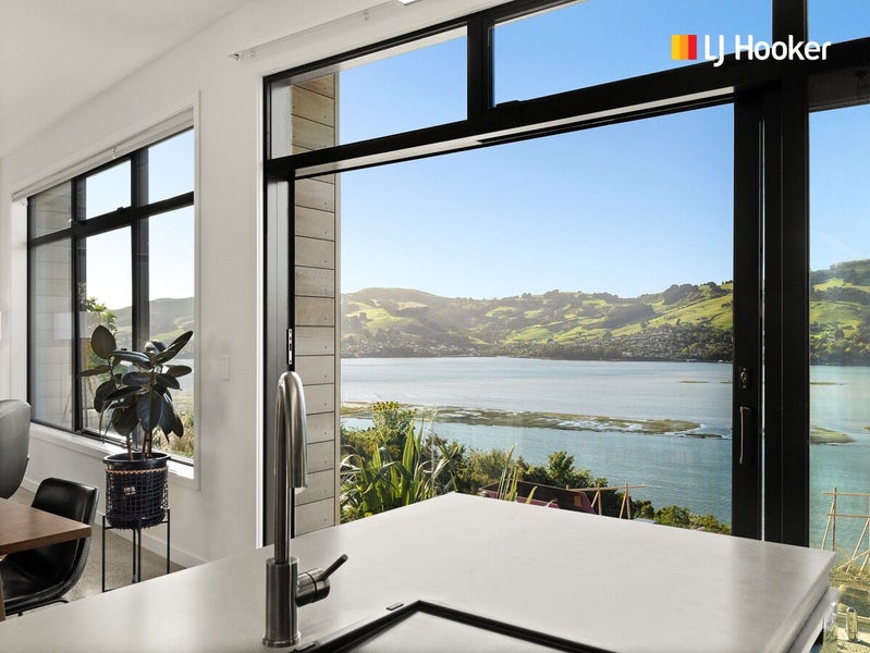 9 Camden Grove, Maia, Dunedin - Carousel 1