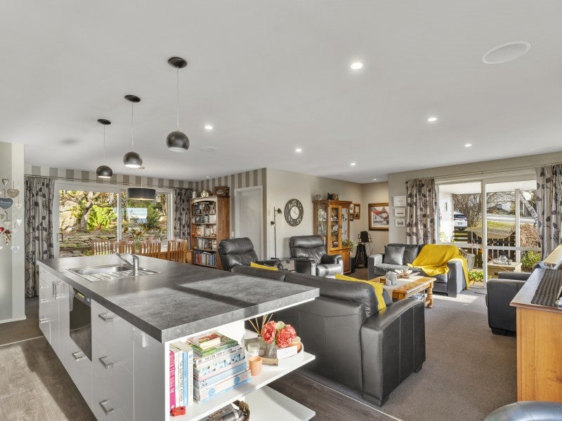 4 The Half Mile, Bridge Hill, Alexandra - Carousel 2