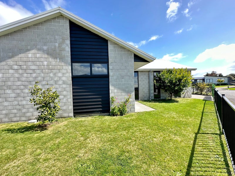 10 Simms Close, Pyes Pa, Tauranga - Carousel 1