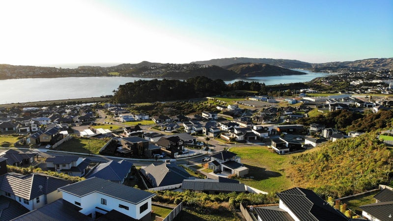 1 Kaiaho Close, Aotea, Porirua - Carousel 1