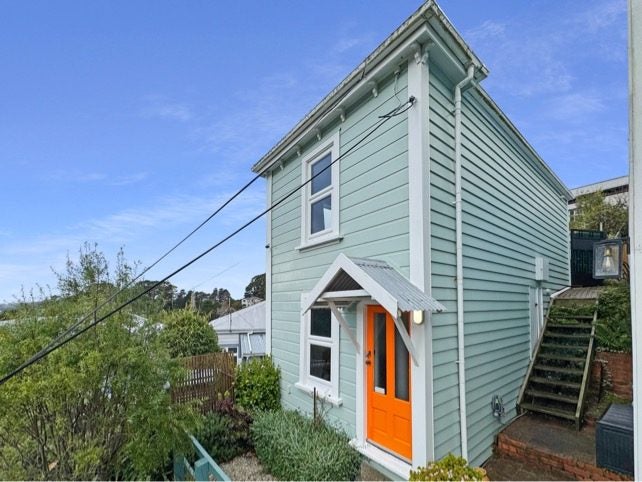 24 Mount Pleasant Road, Aro Valley, Wellington - Carousel 1