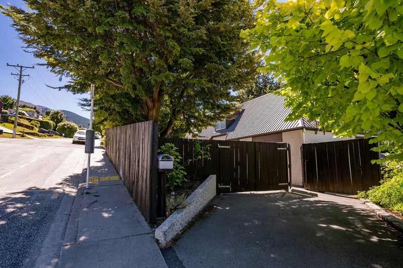 8 Arawata Terrace, Fernhill, Queenstown - Carousel 21